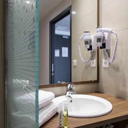 Brit Toulouse - L'esplanade מלון