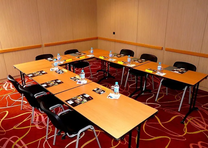 Brit Toulouse - L'esplanade Отель Коломье