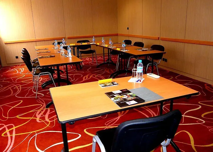 Brit Toulouse - L'esplanade Отель 3*