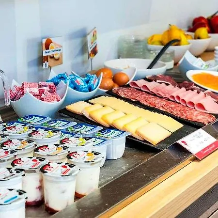酒店 科洛米耶图卢兹布里特酒店 - 滨海大道